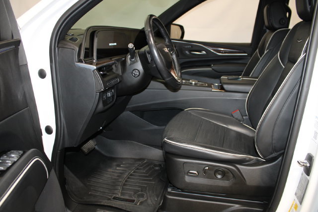 Used 2023 Cadillac Escalade Premium Luxury w/ Performance Package AWD/4WD image 6