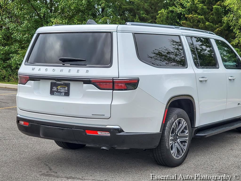 Used 2024 Jeep Wagoneer L Series II w/ Flexible Seating Group RWD image 6
