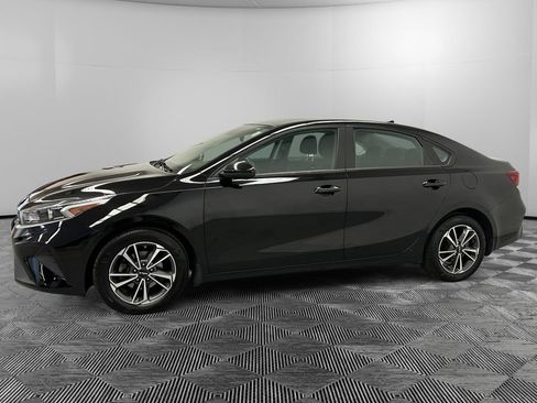 Used 2022 Kia Forte LXS FWD image 2