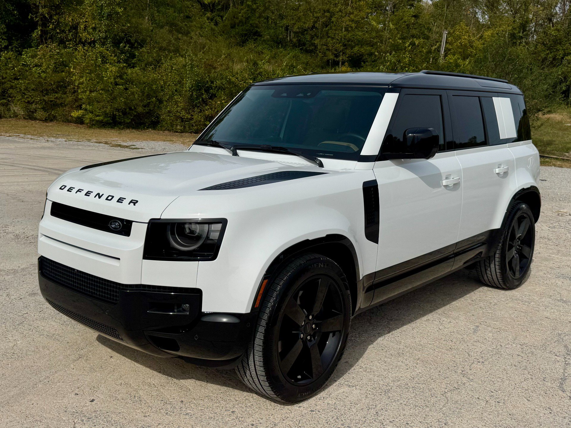 Used 2026 Land Rover Defender 110 X-Dynamic SE AWD/4WD image 2