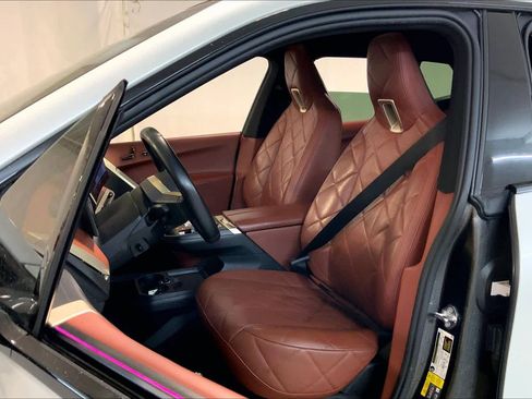 Used 2024 BMW iX xDrive50 w/ Premium Package image 8