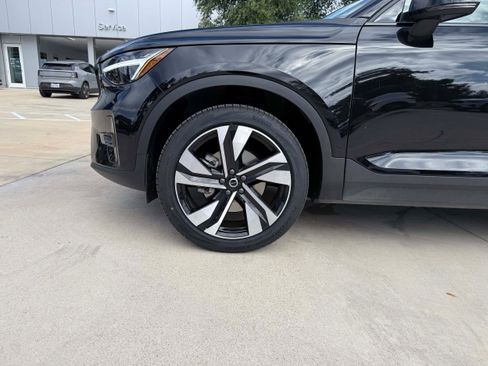 Certified 2025 Volvo XC40 B5 Plus AWD/4WD image 10