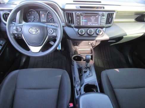 Used 2017 Toyota RAV4 LE image 10