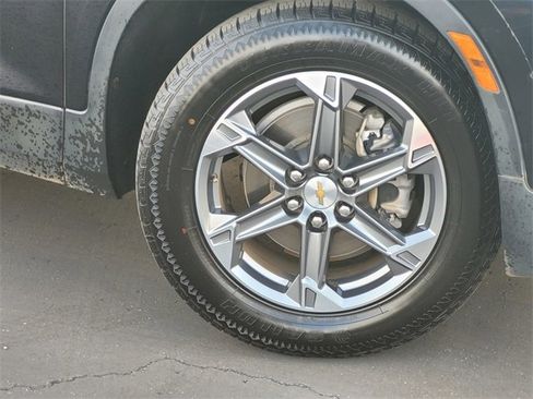 Used 2023 Chevrolet Blazer LT image 3