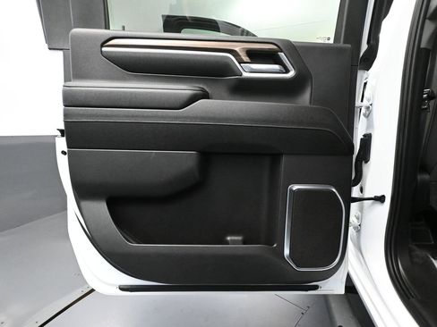 Used 2024 Chevrolet Silverado 2500 LT image 38