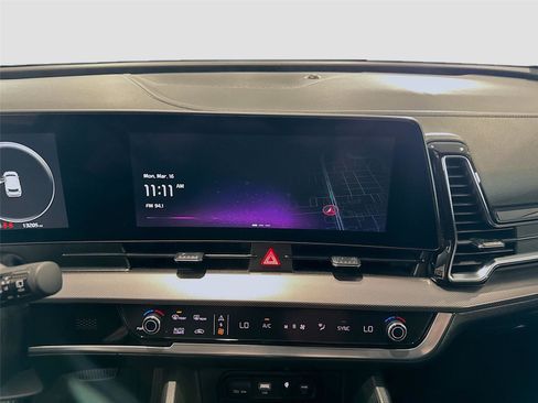 Used 2024 Kia Sportage SX image 9