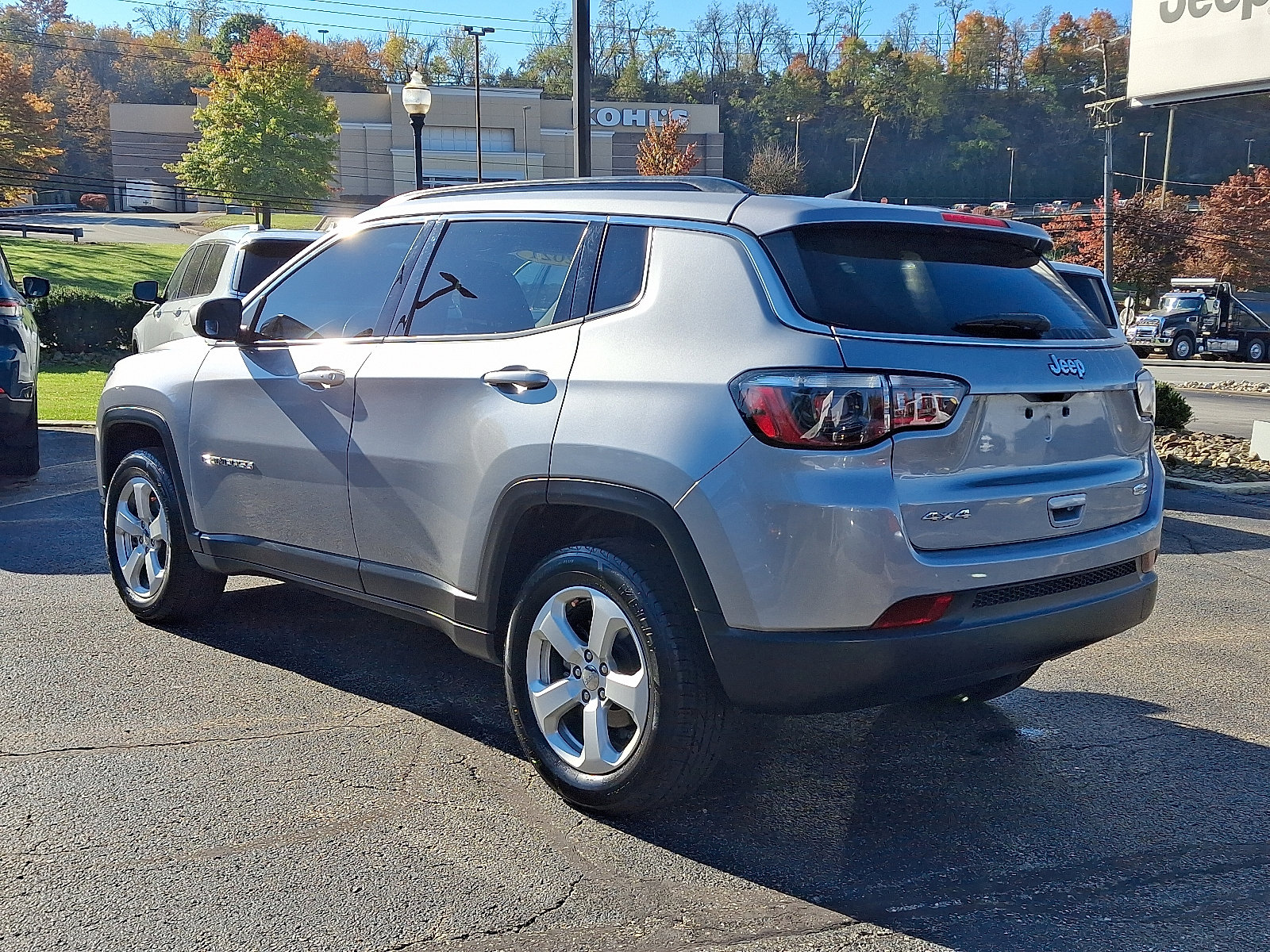 Certified 2021 Jeep Compass Latitude w/ Sun and Sound Group AWD/4WD image 6