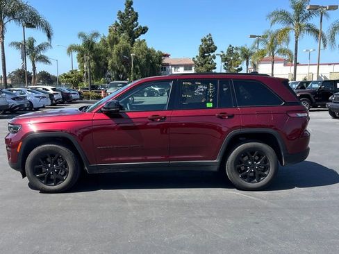 Used 2025 Jeep Grand Cherokee Altitude image 7