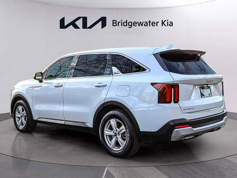 Certified 2024 Kia Sorento LX FWD image 5