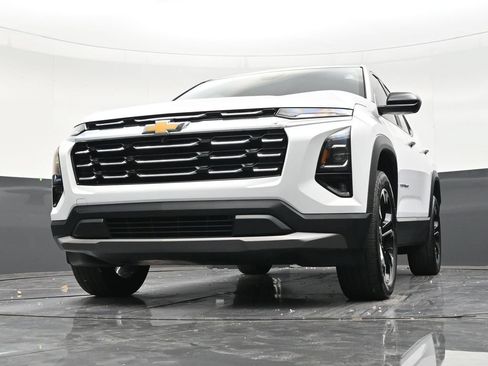 Used 2025 Chevrolet Equinox LT w/ Safety and Technology Package FWD image 28