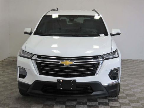 Used 2023 Chevrolet Traverse LT image 2