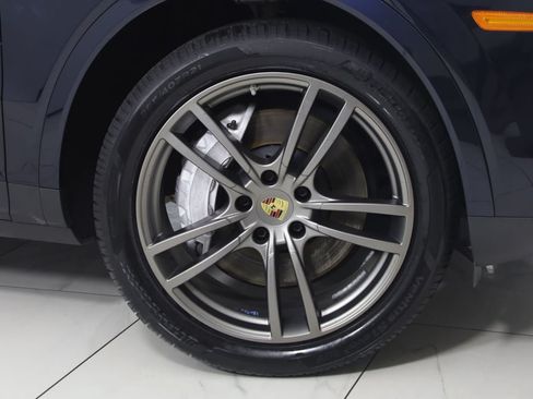 Used 2023 Porsche Cayenne Platinum Edition AWD/4WD image 16