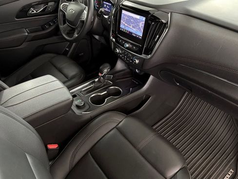 Used 2023 Chevrolet Traverse RS AWD/4WD image 16