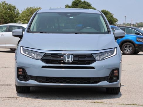Used 2025 Honda Odyssey Elite image 2
