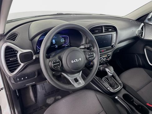 Certified 2025 Kia Soul LX w/ LX Technology Package FWD image 10