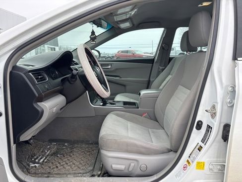 Used 2017 Toyota Camry image 4