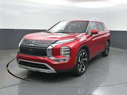 Used 2024 Mitsubishi Outlander SE FWD image 1