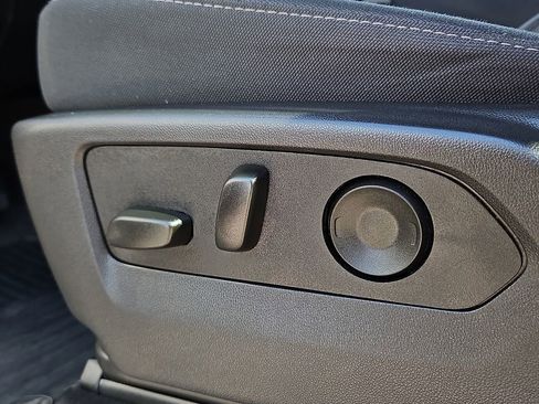 Used 2025 Chevrolet Silverado 2500 LT w/ Convenience Package image 14