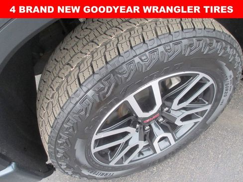 Used 2020 GMC Sierra 1500 AT4 w/ AT4 Premium Package image 3