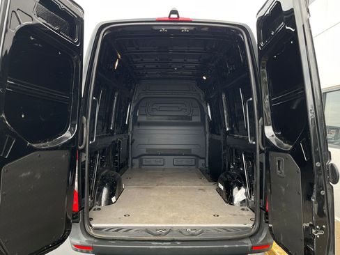 Used 2020 Mercedes-Benz Sprinter 2500 image 23