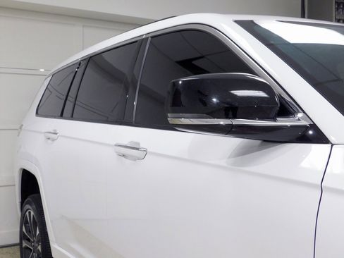 Used 2022 Jeep Grand Cherokee L Overland w/ Luxury Tech Group IV image 11