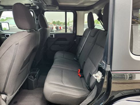 Used 2023 Jeep Wrangler Sahara image 21