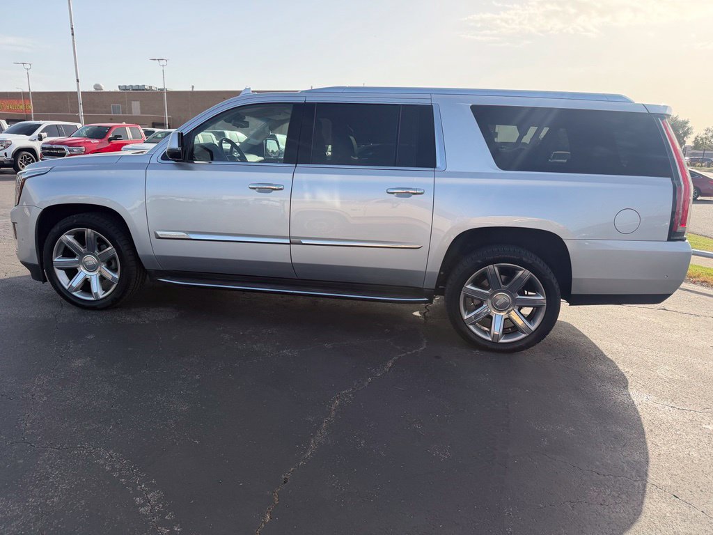 Used 2017 Cadillac Escalade ESV Luxury AWD/4WD image 12