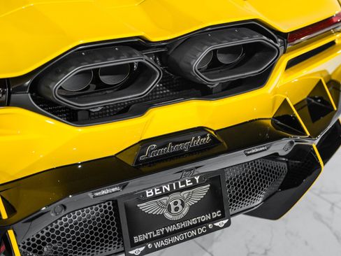 Used 2024 Lamborghini Revuelto image 11