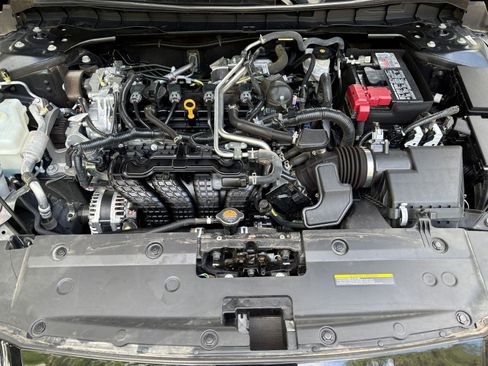 Used 2025 Nissan Altima 2.5 SV FWD image 42