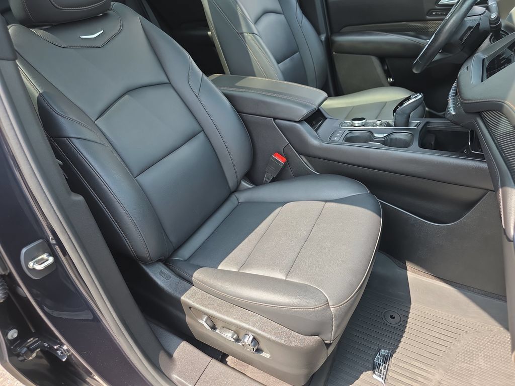 Used 2023 Cadillac XT4 Sport w/ Cold Weather Package AWD/4WD image 35