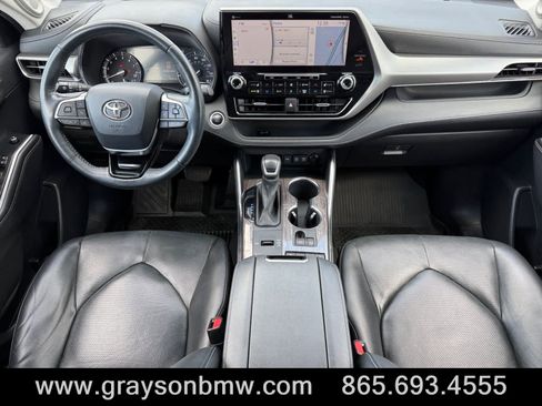 Used 2021 Toyota Highlander Platinum FWD image 26