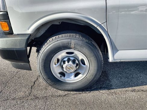 New 2025 Chevrolet Express 2500 Work Van image 17