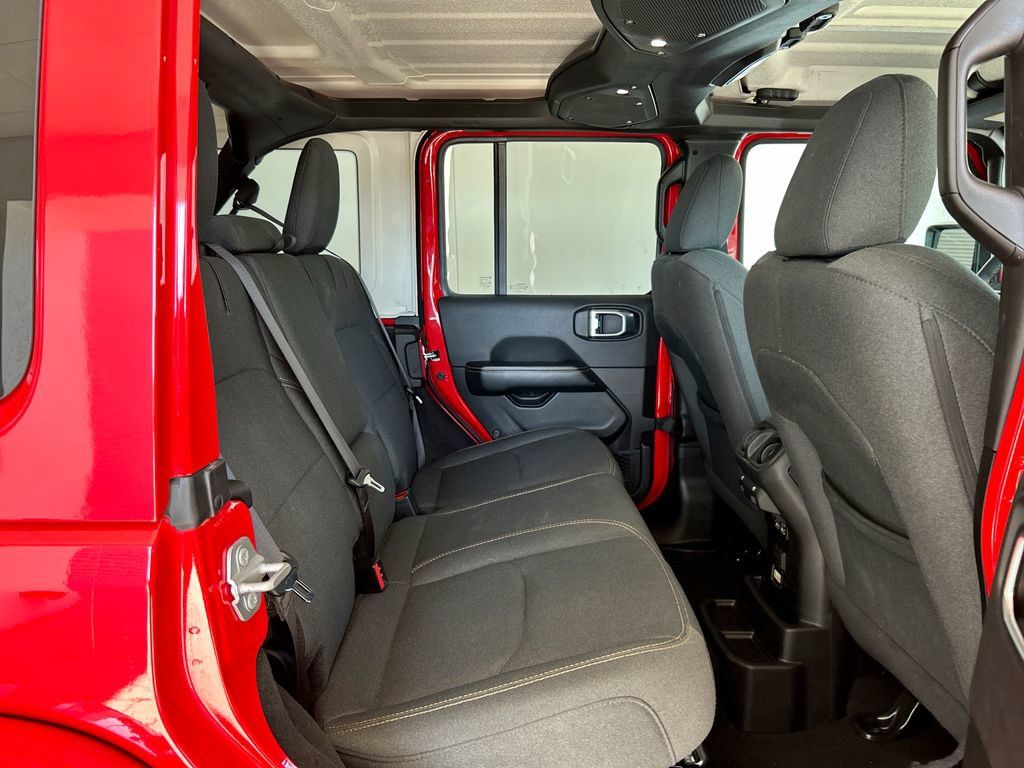 Used 2024 Jeep Wrangler Unlimited Sahara AWD/4WD image 30