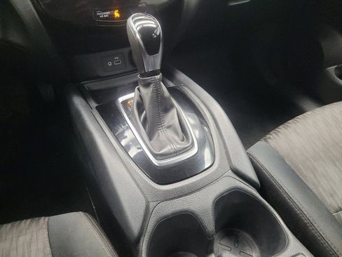 Used 2018 Nissan Rogue S AWD/4WD image 26