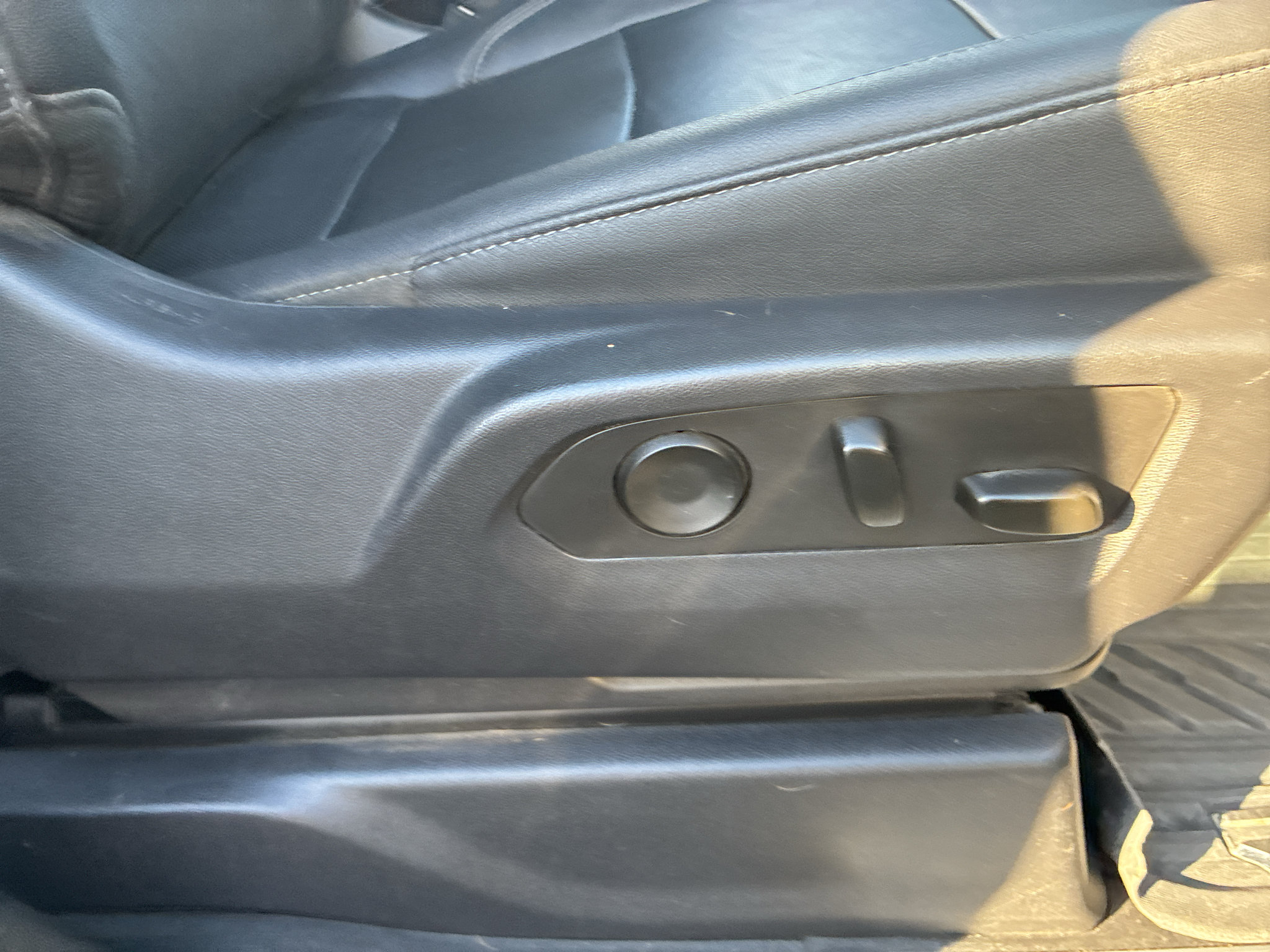 Used 2024 Chevrolet Silverado 2500 LTZ w/ LTZ Plus Package AWD/4WD image 48