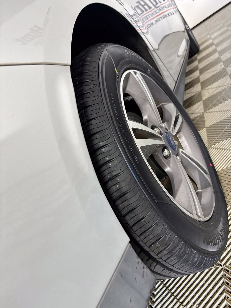 Used 2018 Ford Focus SE w/ SE Appearance Package FWD image 32