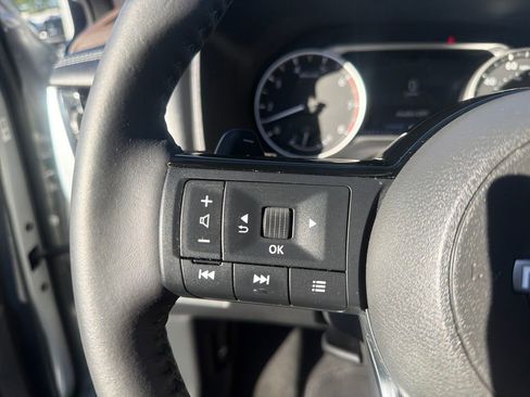 Used 2022 Nissan Rogue SV w/ SV Premium Package image 33