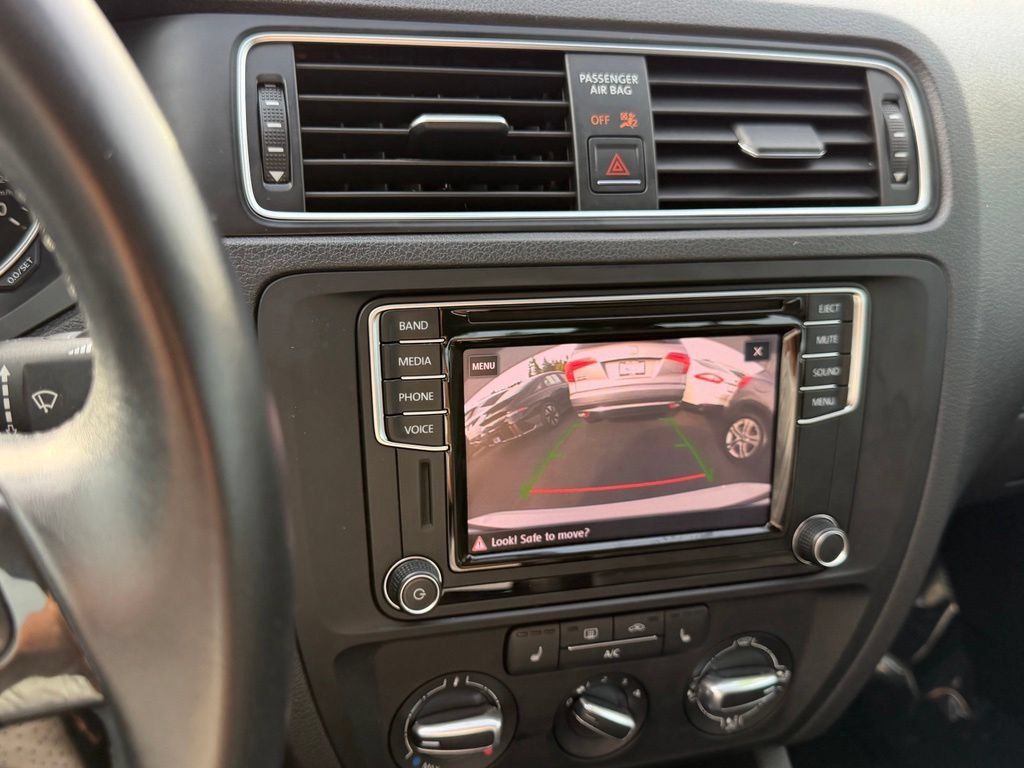 Used 2017 Volkswagen Jetta SE FWD image 23