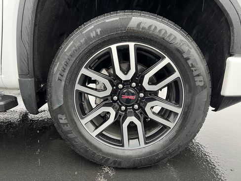 Used 2021 GMC Sierra 1500 AT4 w/ AT4 Preferred Package image 11