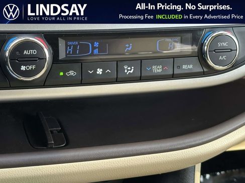 Used 2019 Toyota Highlander XLE image 18