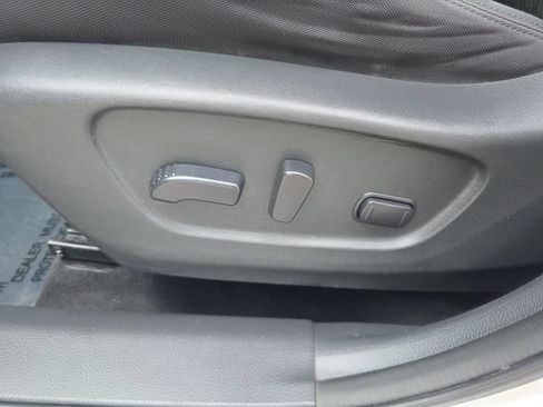 Used 2017 Nissan Rogue SV AWD/4WD image 23
