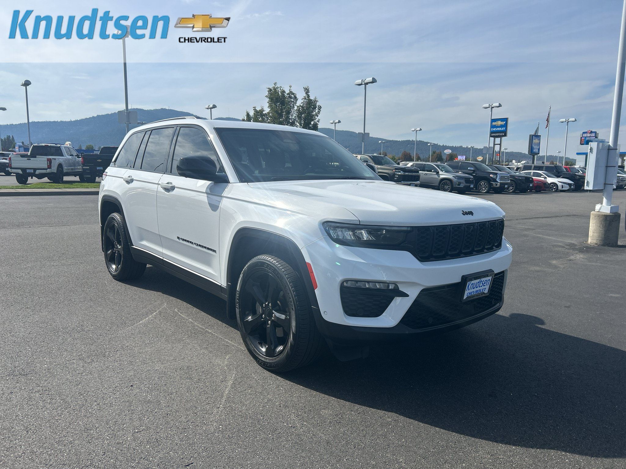 Used 2023 Jeep Grand Cherokee Limited w/ Luxury Tech Group II AWD/4WD image 1