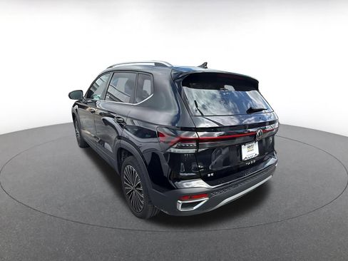 Used 2025 Volkswagen Taos SE image 5