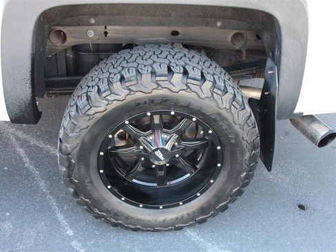 Used 2017 Chevrolet Silverado 1500 LTZ Z71 w/ LTZ Plus Package AWD/4WD image 37