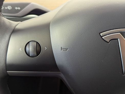 Used 2023 Tesla Model Y Long Range image 36