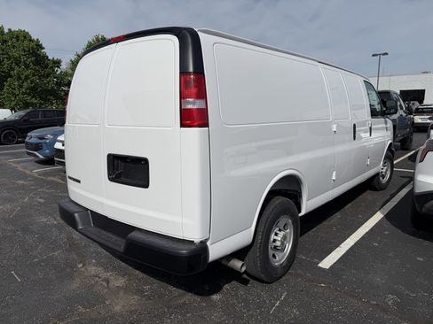New 2026 Chevrolet Express 3500 Extended RWD image 7