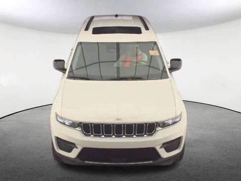 Used 2023 Jeep Grand Cherokee Laredo w/ Luxury Tech Group I image 2