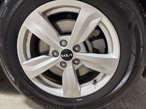 Used 2023 Kia Sorento LX image 39