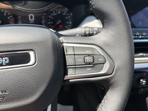 Used 2025 Jeep Compass Limited AWD/4WD image 17