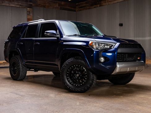Used 2020 Toyota 4Runner TRD Off-Road Premium AWD/4WD image 1